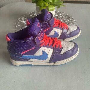 Nike volleyball shoes youth size 5.5